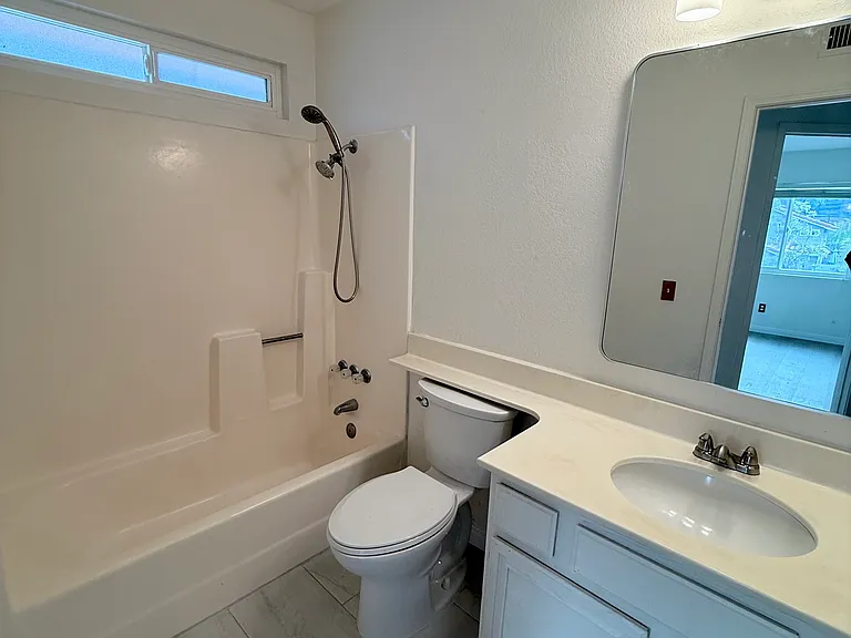 1813 Avenida Segovia — Photo 10