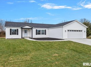 149 Parkway Dr, Chatham, IL 62629