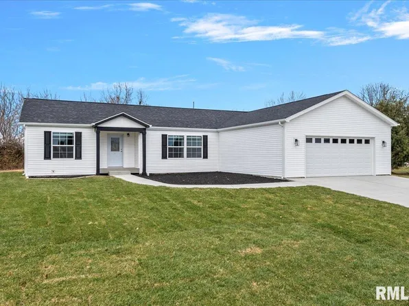 149 Parkway Dr, Chatham, IL 62629