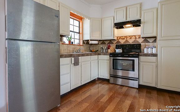 3rd image of 2032 Buffalo St