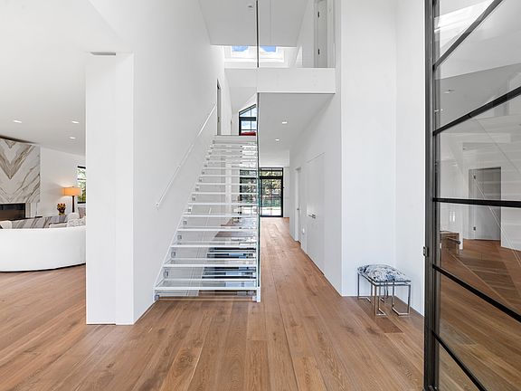 5th image of 15 Atterbury Rd