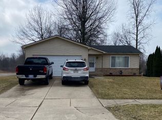 8399 Jordan Ln, Fair Haven, MI 48023