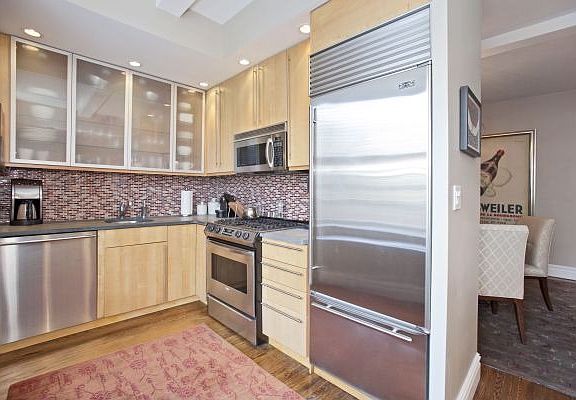 3rd image of 160 W 77th St APT 3A