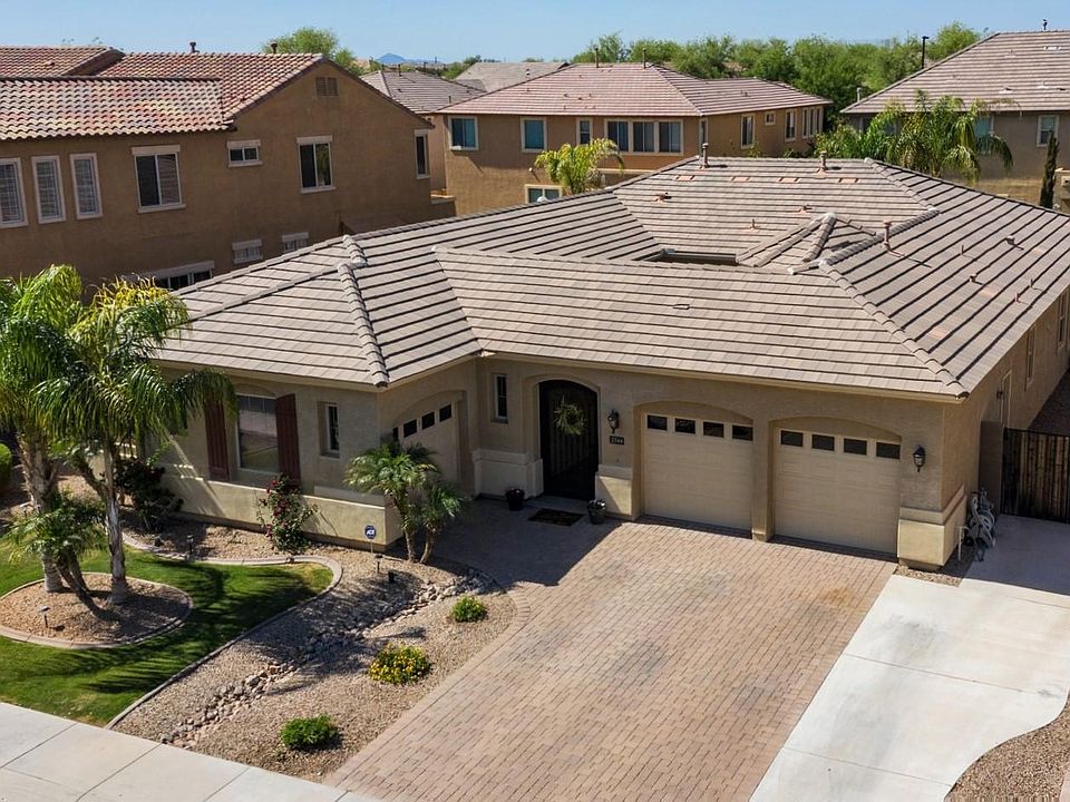 1st image of 2744 E Parkview Dr