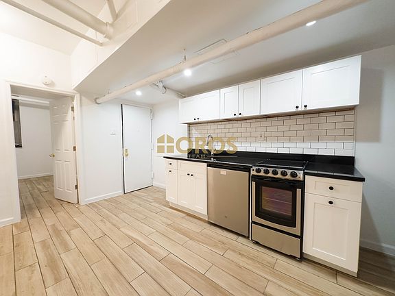 3rd image of 213 E 10th St