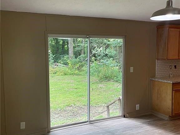 5th image of 1030 Jasmine Ln