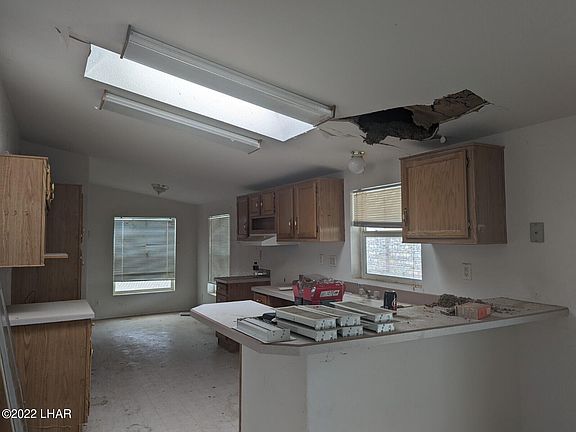 4th image of 49594 Emerald Ave