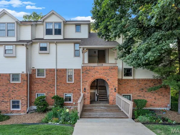 7021 Green Tee Ct, Saint Louis, MO 63129