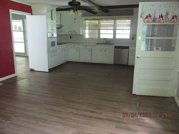 2nd image of 1400 Valley Rd