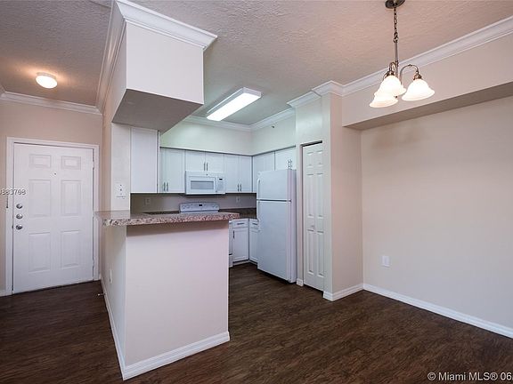 3rd image of 101 SW 117th Ave #7306