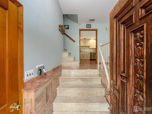3rd image of 120 Allen St