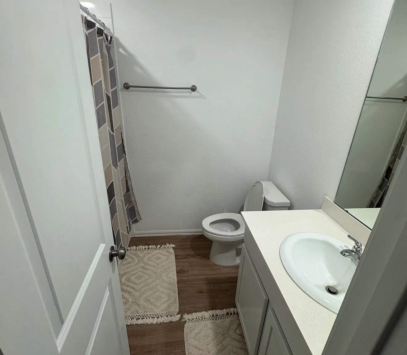 4 bed, 1667 sqft, $2,100 — Photo 3