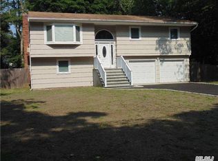 19 Brooks Ave, Nesconset, NY 11767