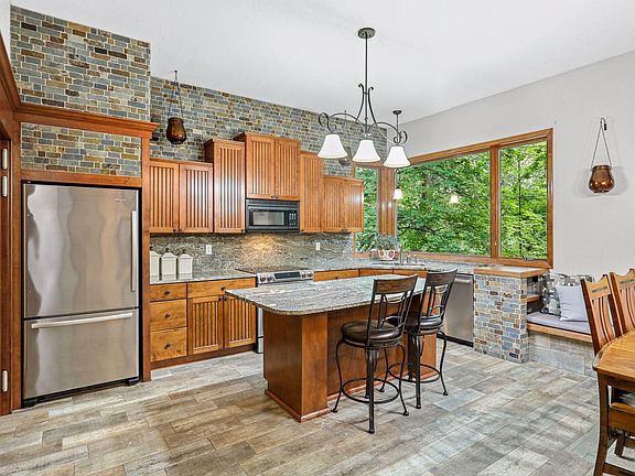 4th image of 19422 Whitetail Ln