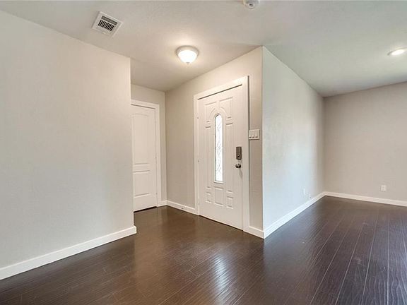 3rd image of 5717 Bentley Dr