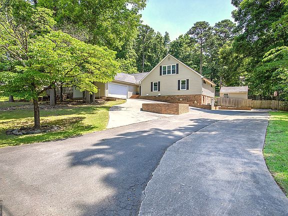 2nd image of 224 Shadowood Dr SE