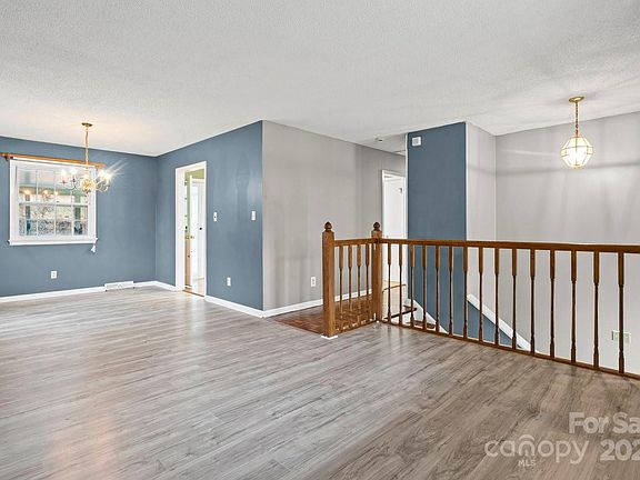 5th image of 118 Brookmeade Dr