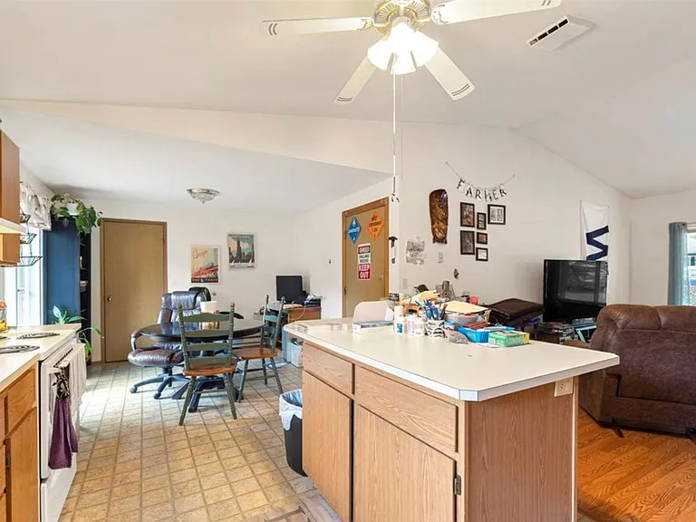 7382 Haynes Ln NE — Photo 8