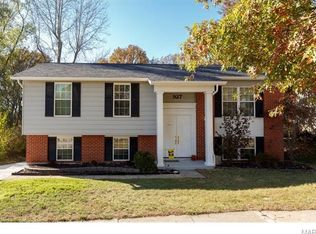 927 Parma Dr, Ballwin, MO 63021