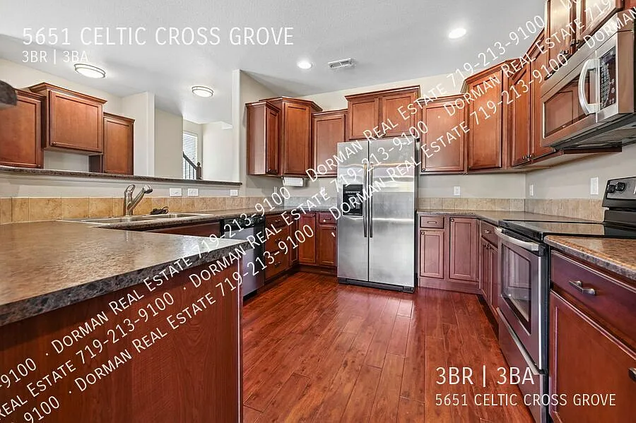 Newer Townhome in Dublin Commons! — Photo 3