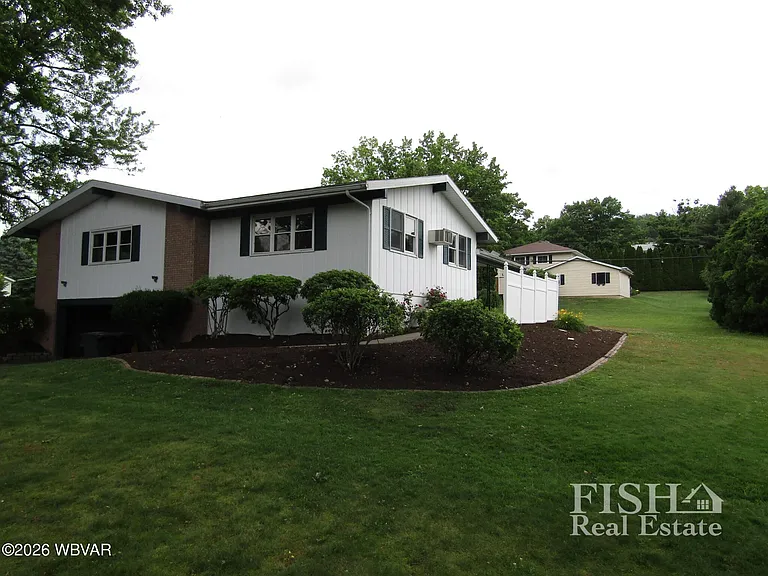 1820 Shiffler Ave — Photo 4