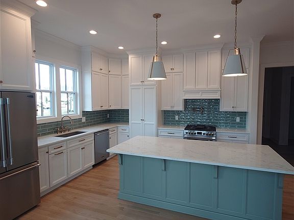 5th image of 484 Park East Ln
