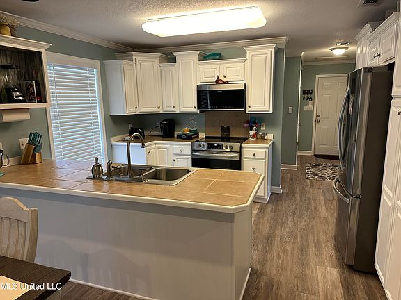 3rd image of 14380 Carriage Cir