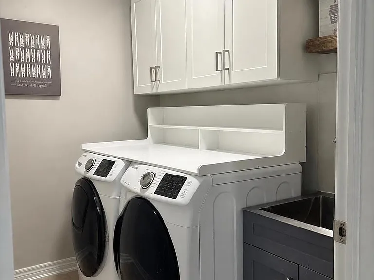 910 Knotty Pine Grv — Photo 16