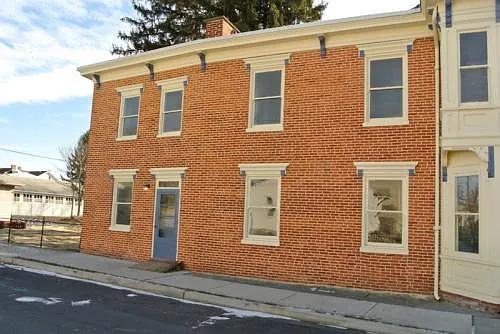 101 S Walnut St