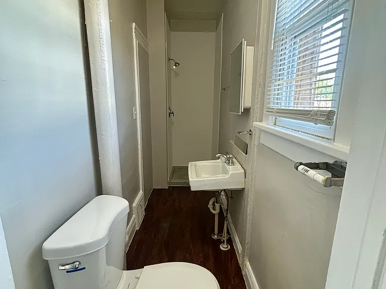 3029 Pratt St — Photo 10