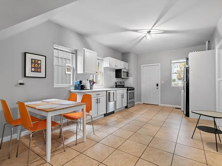 58 Vernon St #1 — Photo 18
