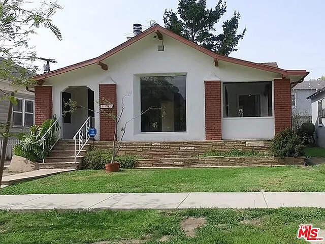 3 bed, 1377 sqft, $6,800 — Photo 1