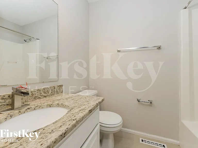 704 York Dr — Photo 10