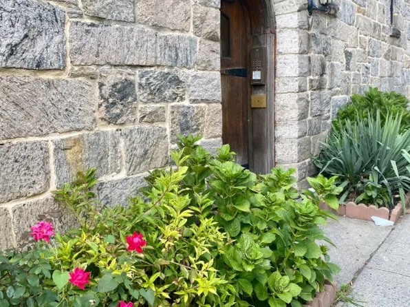 (undisclosed Address), Larchmont, NY 10538