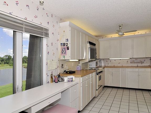 4th image of 105 Clubhouse Ln APT 386