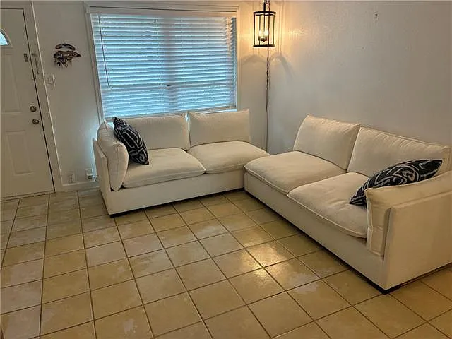 2 bed, 1.0 bath, 1012 sqft, $1,400 — Photo 3
