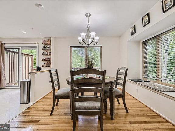 4th image of 9487 Clocktower Ln