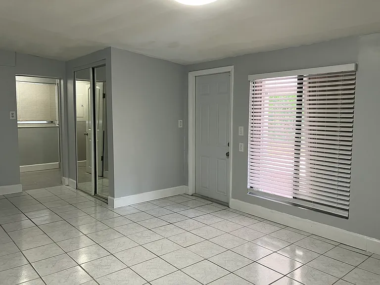 350 E Sandy Cir — Photo 5