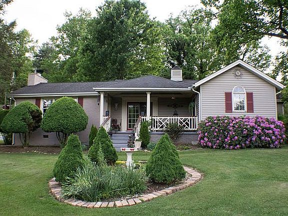 3rd image of 122 Alpine Dr