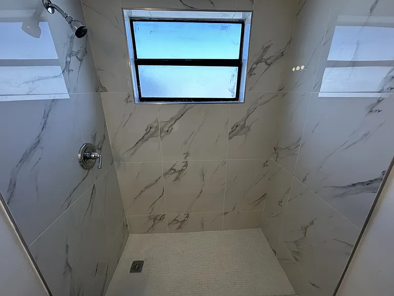 142 SW 18th Ave #20 — Photo 11