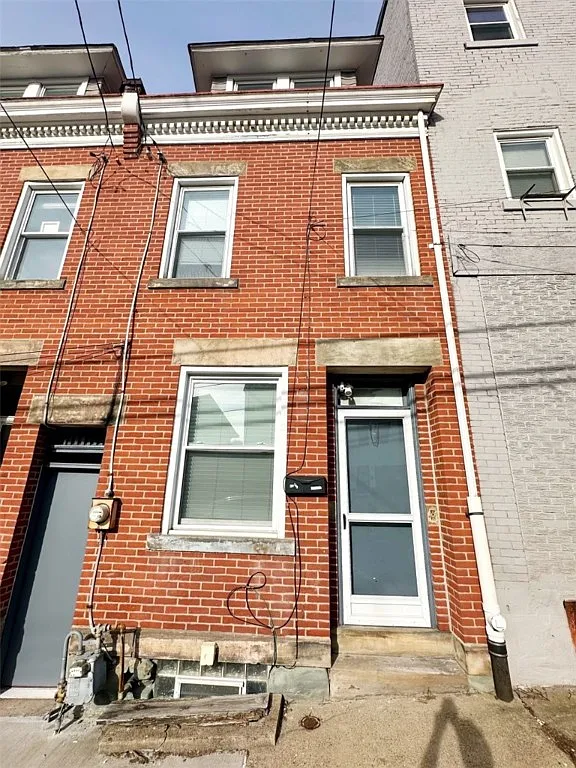 419 1/2 52nd St photo 1