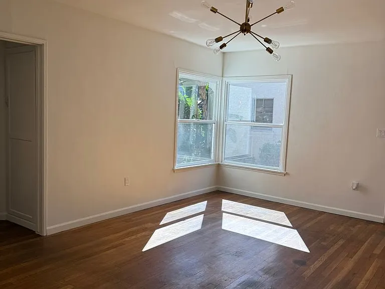4131 W Toluca Lake Ave — Photo 4