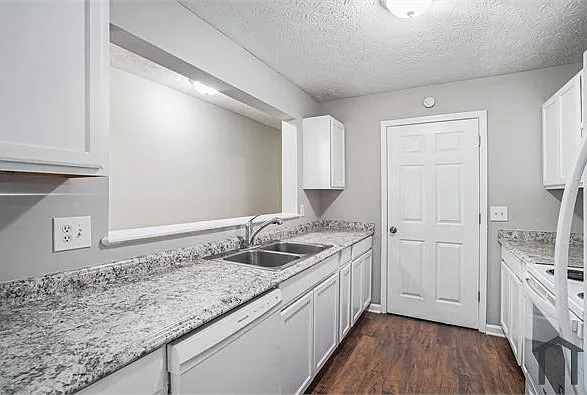 7104 Par Four Way — Photo 9