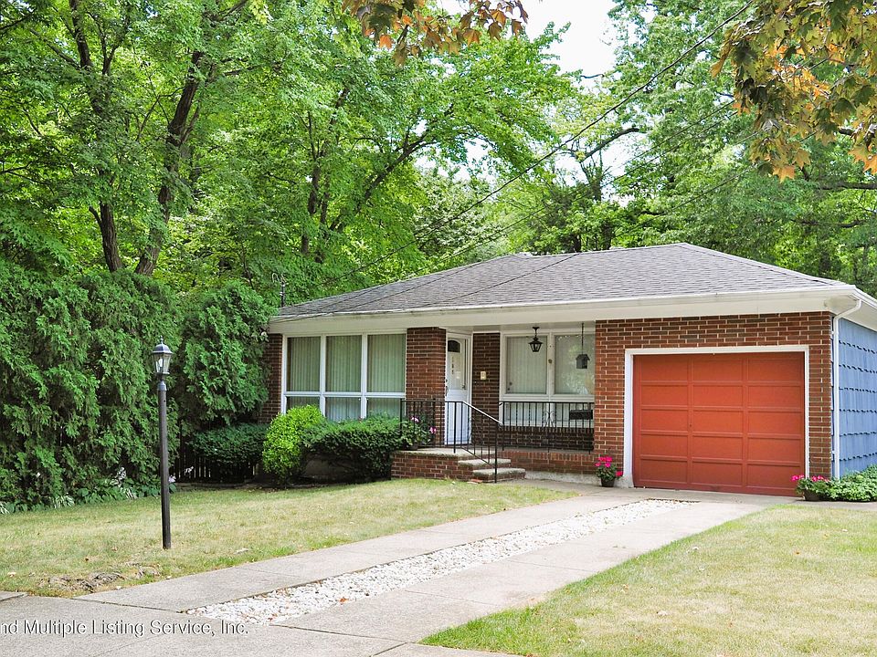 1st image of 186 Acacia Ave