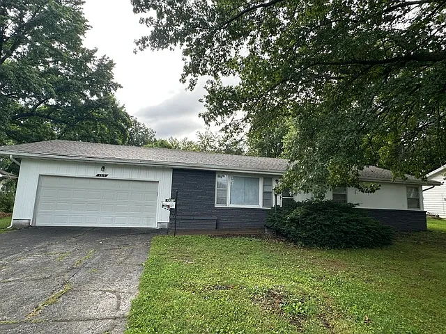 2310 S Kings Ave — Photo 14
