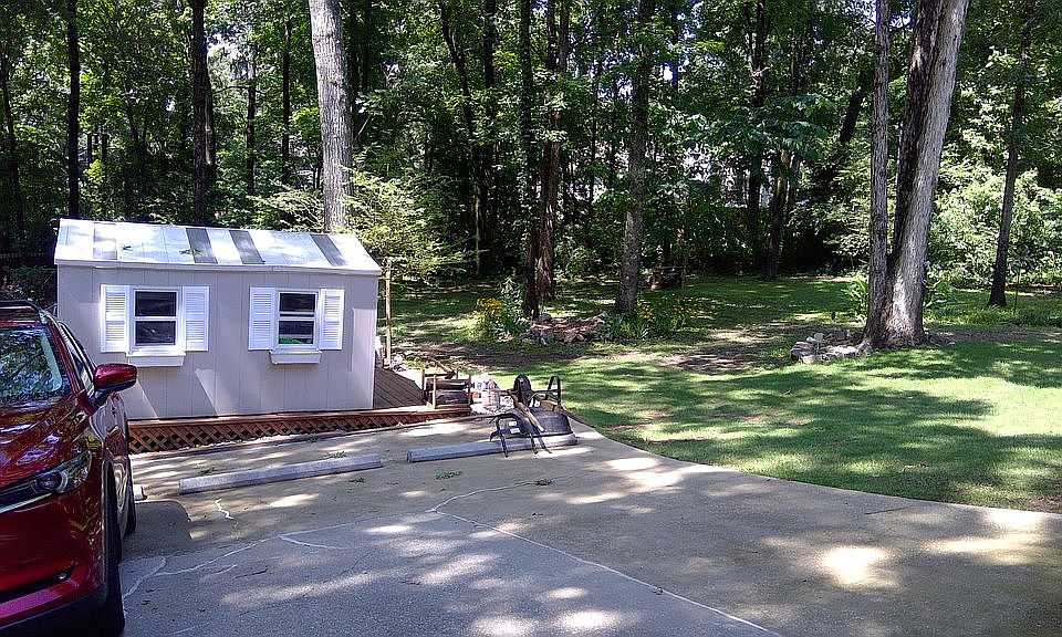 2nd image of 1809 Chestnut Ln