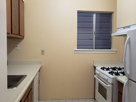 5th image of 3055 Steiner St