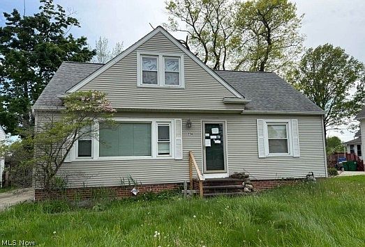 1st image of 736 E 305th St