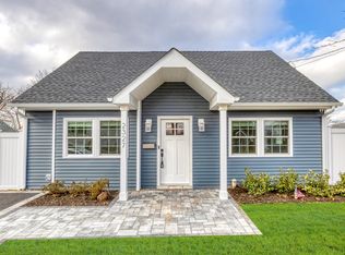 2327 Volante Pl, Westbury, NY 11590