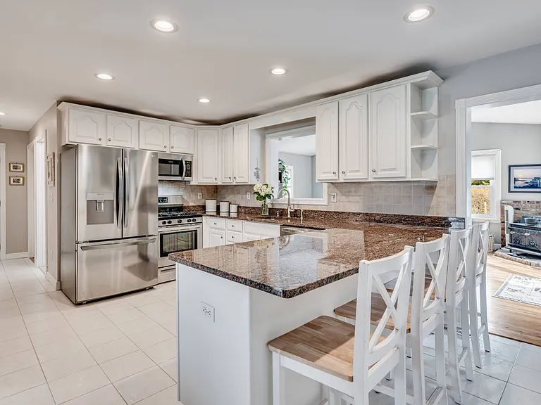 9 Tramposh Ln — Photo 4
